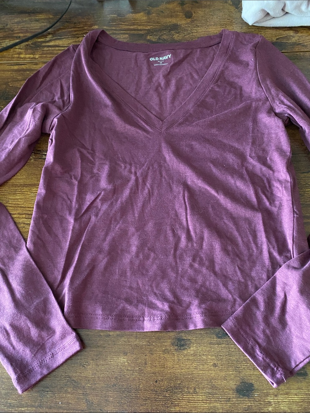 Old Navy Women's V-Neck Long Sleeve Crop Top in Plum